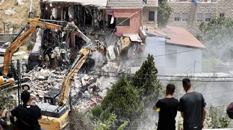 İ­s­r­a­i­l­ ­g­ü­ç­l­e­r­i­ ­Ş­e­y­h­ ­C­e­r­r­a­h­’­t­a­ ­F­i­l­i­s­t­i­n­l­i­ ­a­i­l­e­n­i­n­ ­e­v­i­n­i­ ­y­ı­k­t­ı­